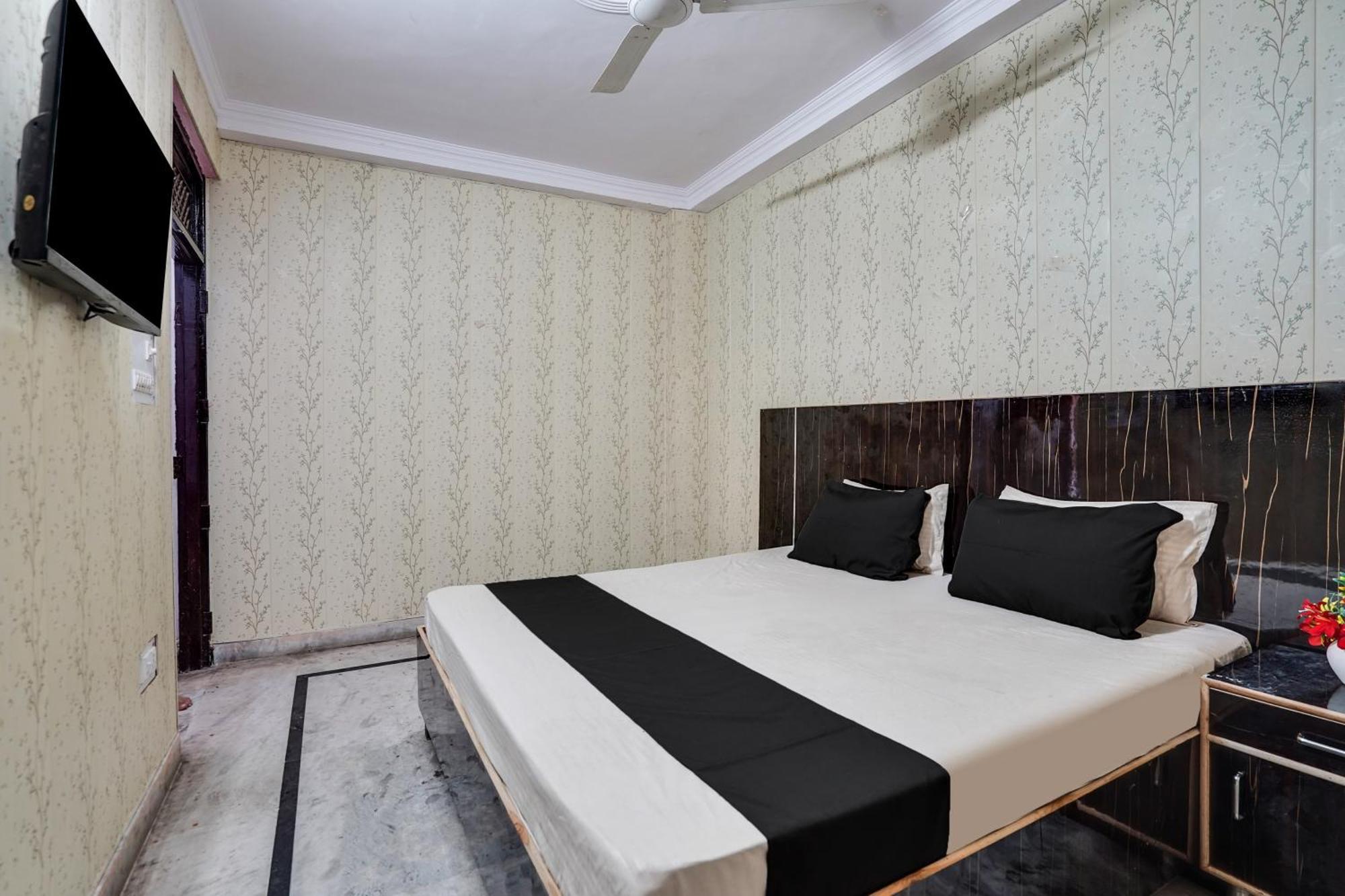 Oyo R S Residency Hotel New Delhi Buitenkant foto