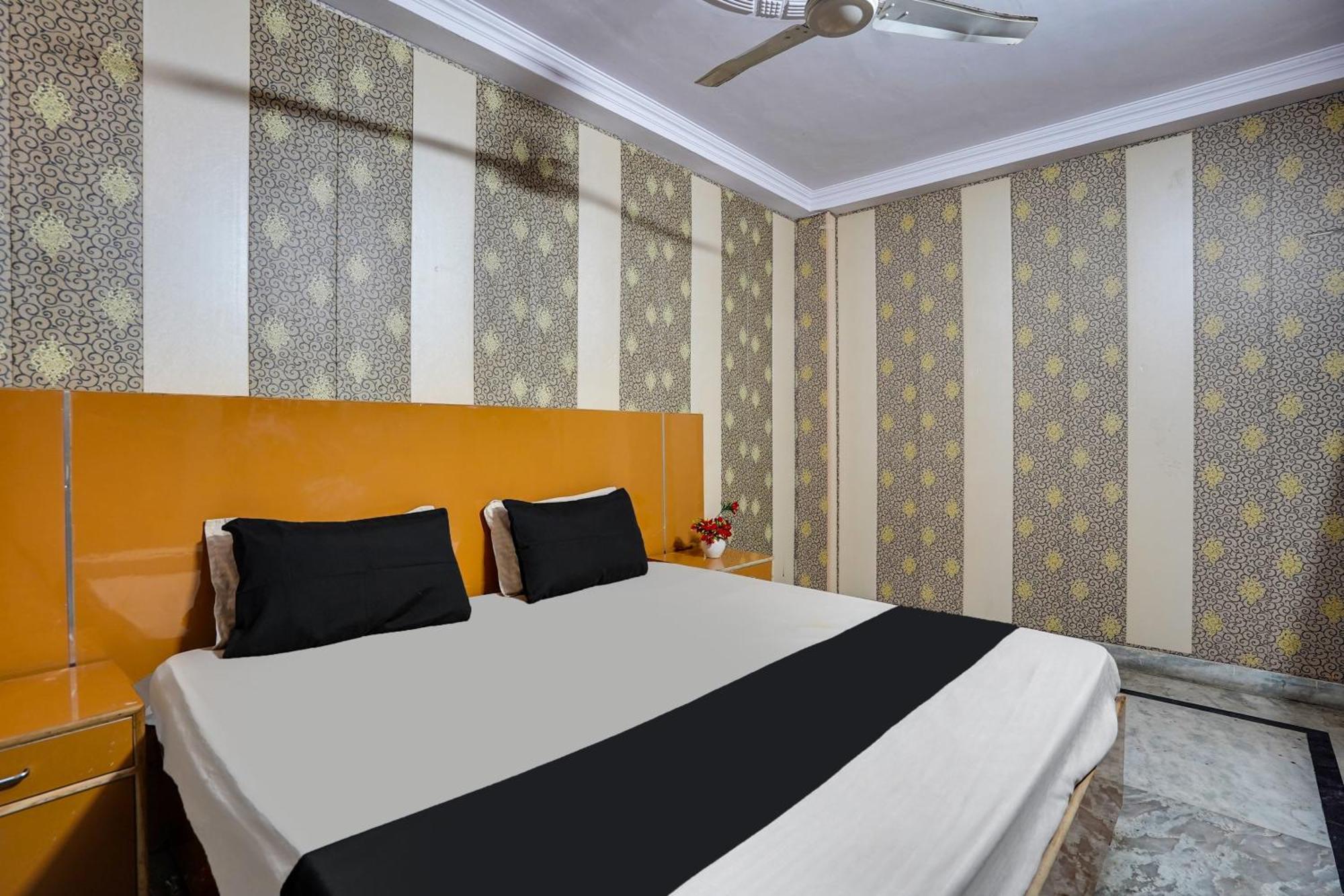 Oyo R S Residency Hotel New Delhi Buitenkant foto